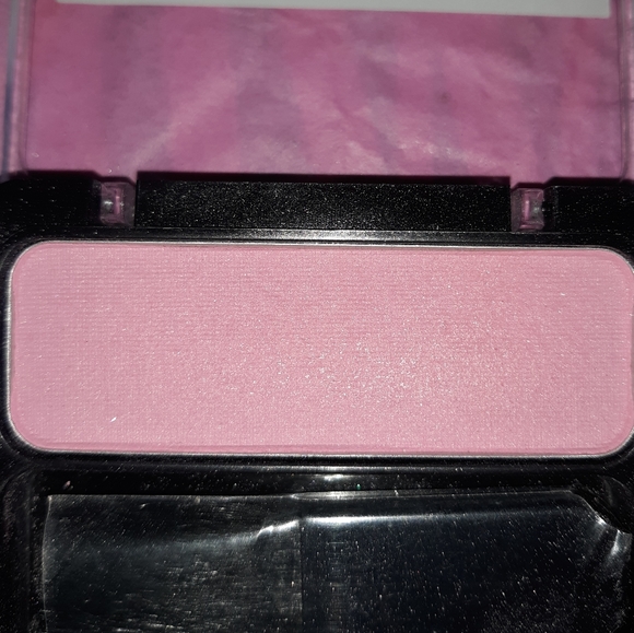 Blush and brushes - Picture 3 of 3